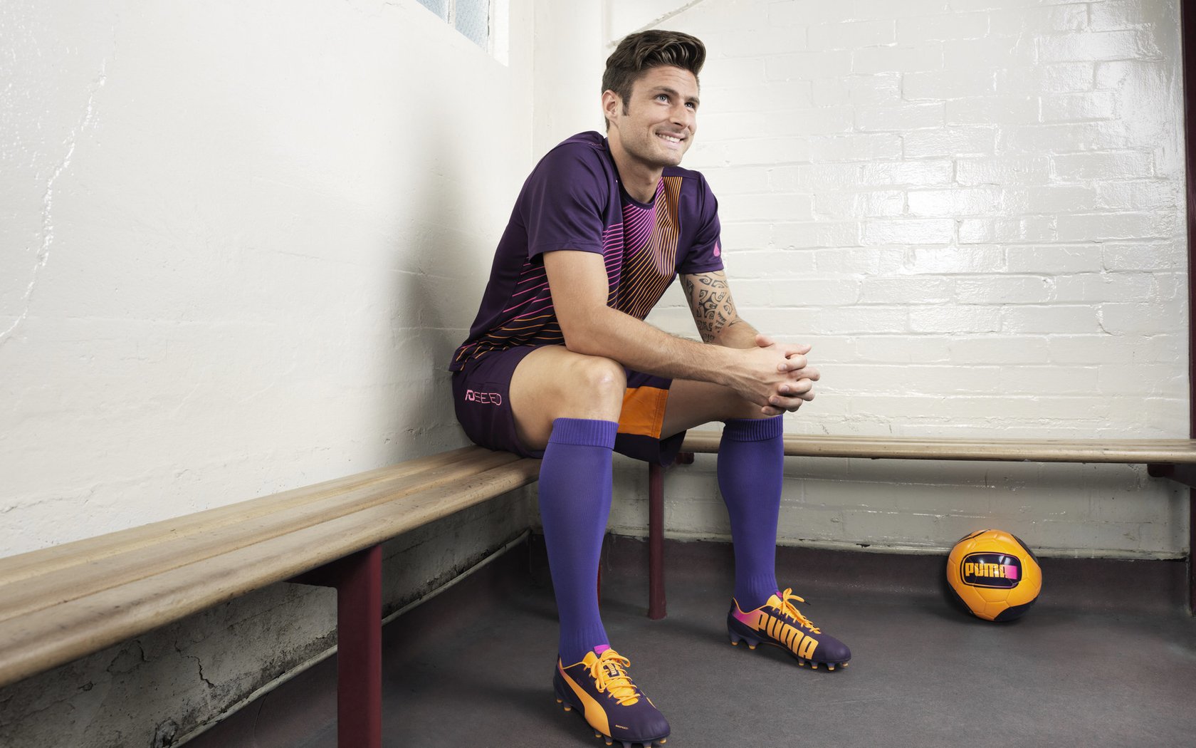 浓眉复出首秀出彩，洛杉矶快船主场险胜广东男篮，豪取13连胜的简单介绍