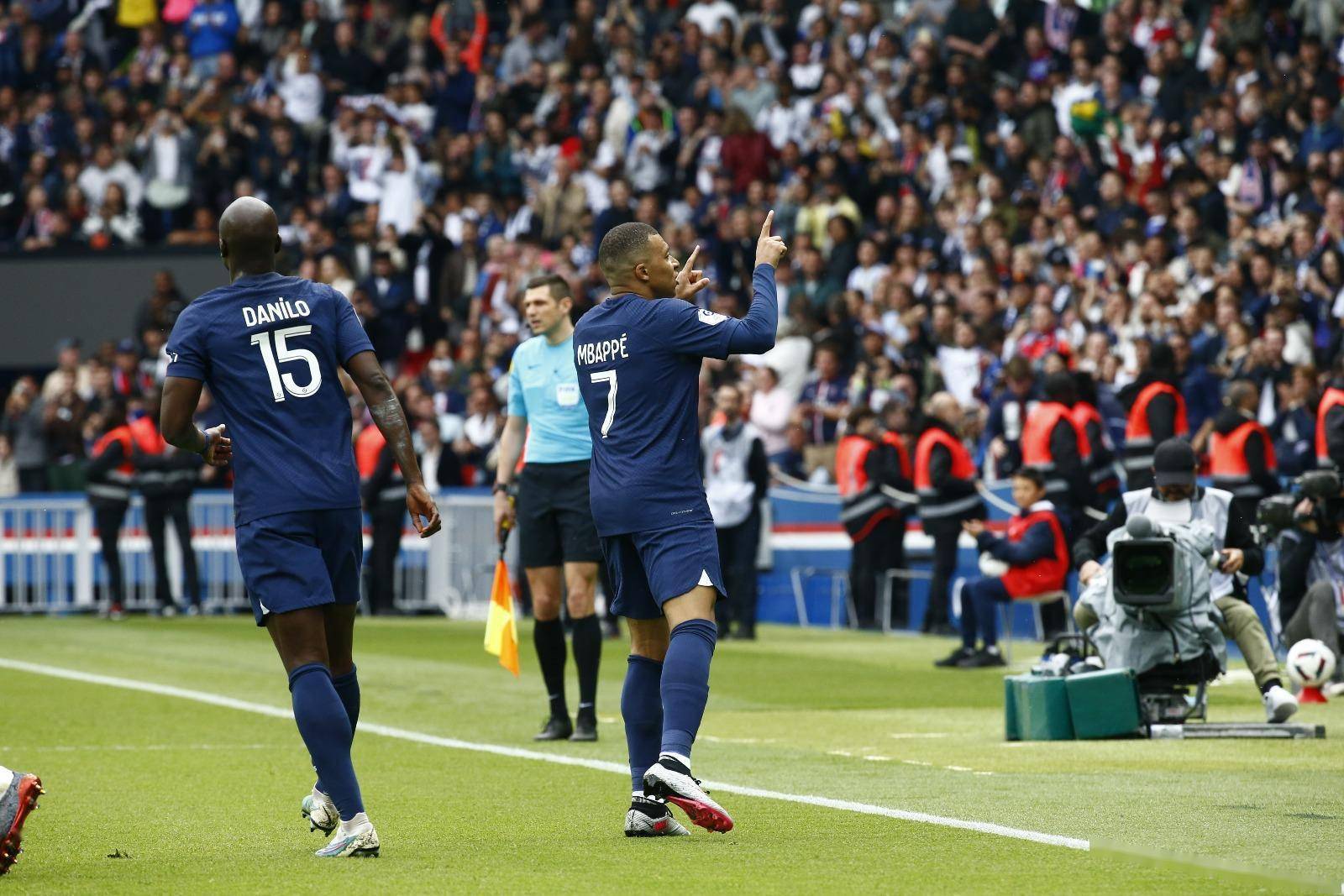 又见绝平！波尔图与巴黎圣日耳曼鏖战至终场，陈梦读秒救主的简单介绍